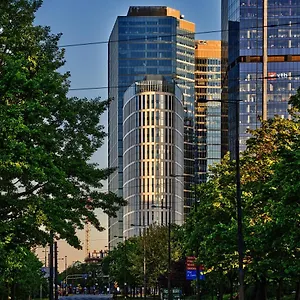 https://holiday-inn-express-warsaw-the-hub.warsawhotelspoland.com